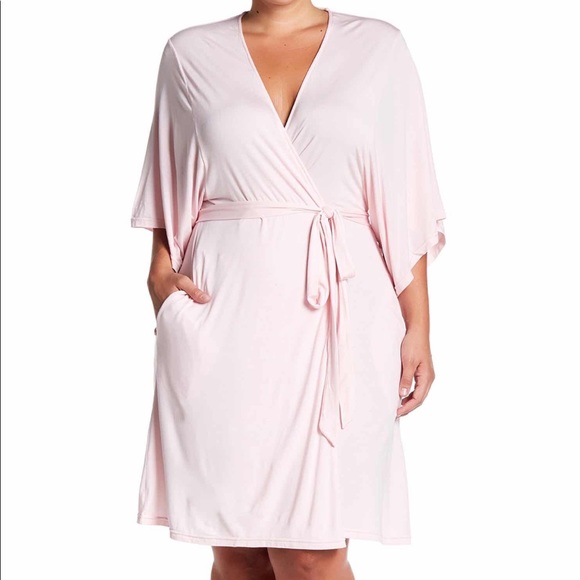 Barefoot Dreams Other - Barefoot Dreams Luxe Milk Jersey Short Robe (Plus)